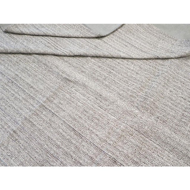 Silver Galerie Shabab Collection Mid-20th Century Vintage Turkish Flatweave Kilim Room Size Carpet For Sale - Image 8 of 8