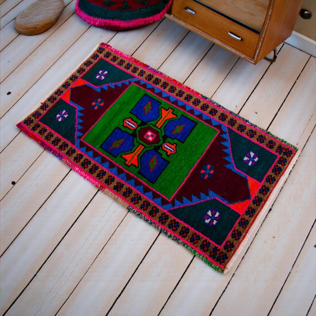 Vintage Oushak Rug 1.7x2.9 ft Hand-Knotted Turkish Small Rug Pink Green This striking hand-knotted Oushak rug brings a...