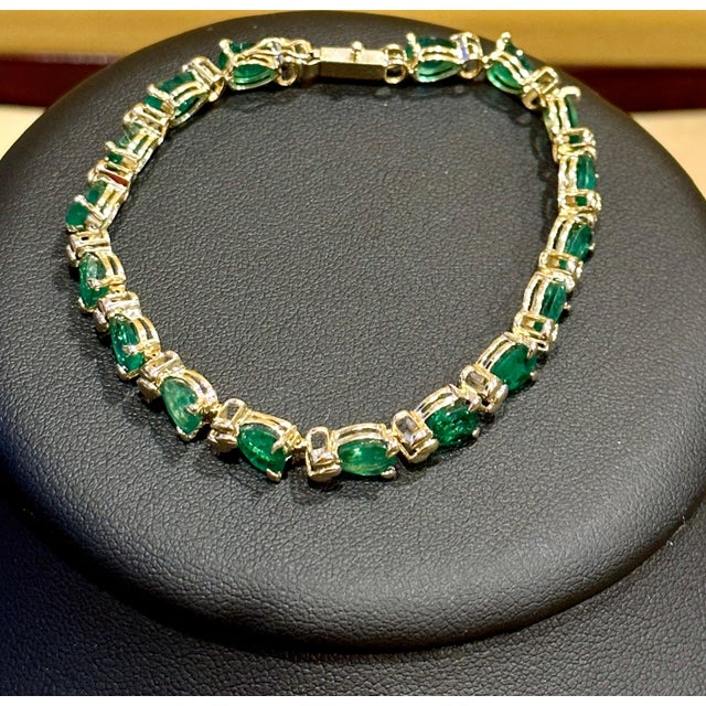 9 Carat Natural Brazil Emerald Tennis Bracelet 14 Karat Yellow Gold 7 " For Sale - Image 18 of 18