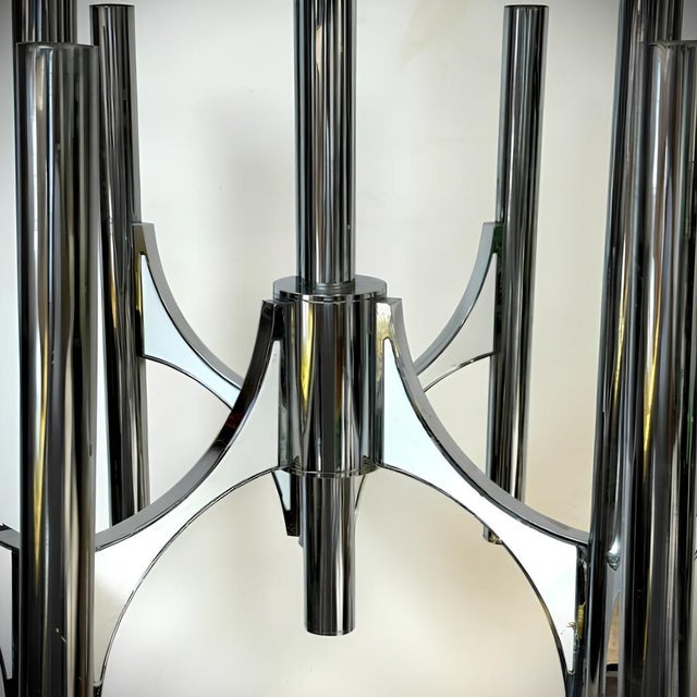 This nine-light chandelier, nicknamed "Snowflake," is an iconic piece by renowned Italian designer Gaetano Sciolari,...