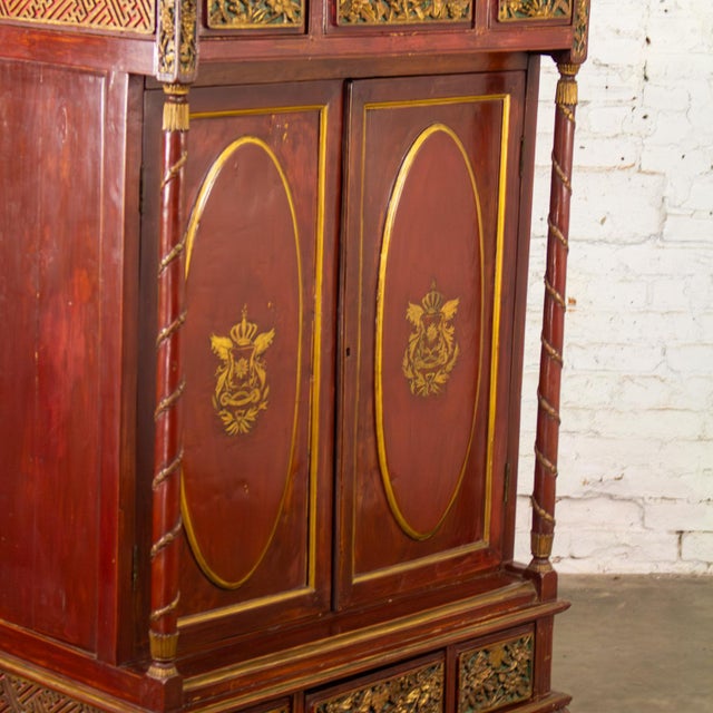 19th to Early 20th Century Indonesian Maduran Imperial Wedding or Jodang Dowry Chest for Groom For Sale - Image 15 of 18