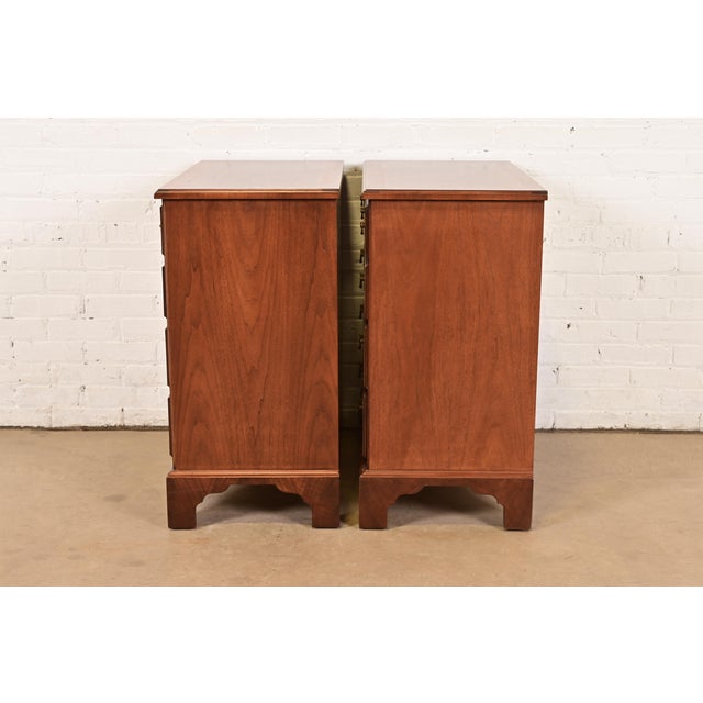 Henredon Georgian Banded Mahogany and Burl Wood Chests of Drawers, Newly Refinished For Sale - Image 10 of 13