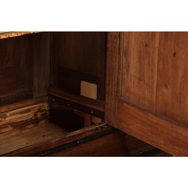 Mid 18th Century Antique Frankfurt Wave Cabinet in Oak, 1750 For Sale - Image 5 of 18