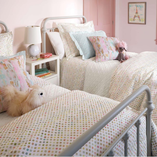 Capture linen's timeless appeal with this casually elegant modern take on the classic quilt. Lush linen on the front, a...