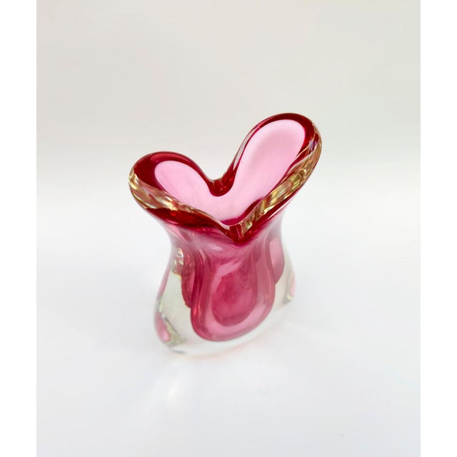 Vintage Space Age Pink and Clear Sommerso Murano Glass Vase attributed to Seguso, 1970s For Sale - Image 6 of 11