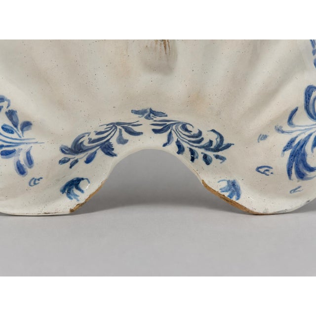 Spanish Tin-Glazed Shell-Form Basin Attr: Puente Del Arzobispo, Toledo 1790-1830 For Sale - Image 10 of 12