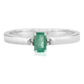 Classic Emerald & Diamond Solitaire Ring in 925 Sterling Silver - Size 6 For Sale
