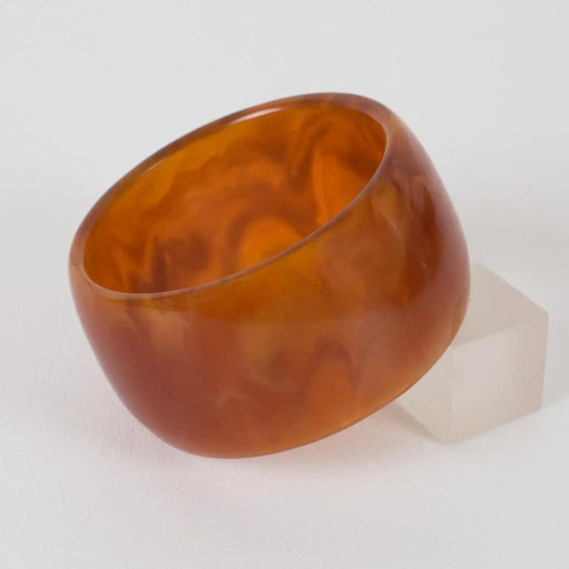 Art Deco Bakelite Bracelet Bangle Red Tea Amber For Sale - Image 3 of 5