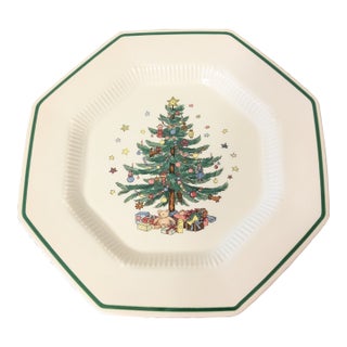 1980s Nikko Christmastime 10-3/4 Inch Octagonal Dinner Plate For Sale