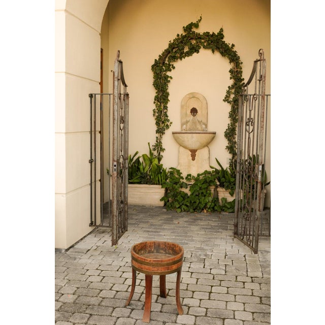 English Oak 1880s Circular Planter with Brass Braces Mounted on Splaying Legs For Sale In Atlanta - Image 6 of 11