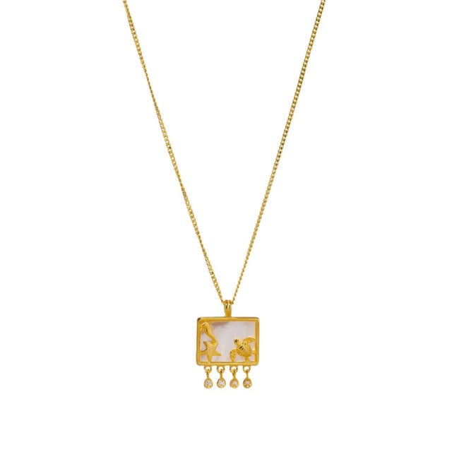 Metal Starfish Ocean Spirit Animal Pearl & Gold Pendant Chain Necklace For Sale - Image 7 of 9