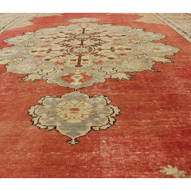 1920s Classic Antique Sivas Rug Turkish in Medallion Design With Coral Red Field & Light Green For Sale - Image 5 of 11