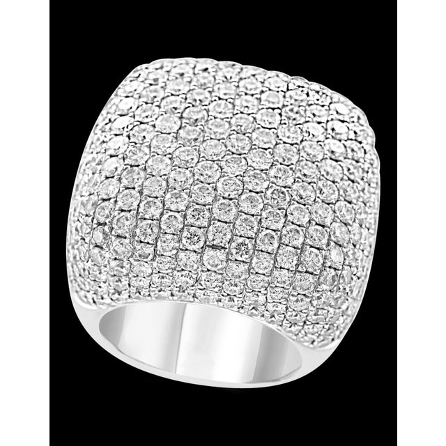 Contemporary 9 Carat Pave Diamonds VS Quality E Color Cocktail 18 Kt White Gold Ring Estate For Sale - Image 3 of 18