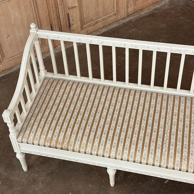 18th Century Swedish Gustavian Painted Settee ~ Neoclassical Design For Sale - Image 13 of 18