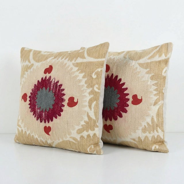 Mid-Century Modern Uzbek Suzani Bedding Pillow Cover 21'' X 28'' - Set of Two For Sale - Image 3 of 4