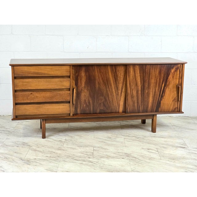 Mid-Century Modern 1950s Danish Modern Credenza in the Manner of Gunni Omann For Sale - Image 3 of 12