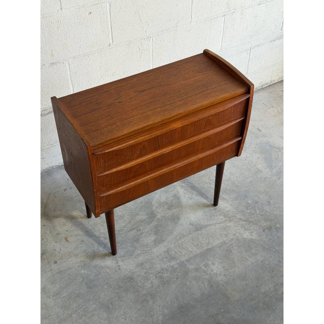 Mid-Century Modern Vintage Danish Teak 3 Drawer Dresser Scandinavian Modern Bedside Table For Sale - Image 3 of 9