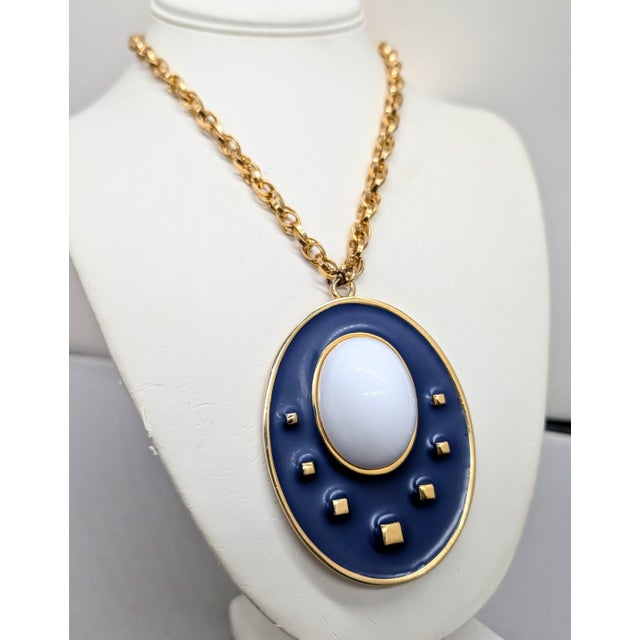 Mid-Century Modern Vintage 1973 Signed Napier Modernist Navy Enamel & White Cabochon Pendant Necklace For Sale - Image 3 of 6