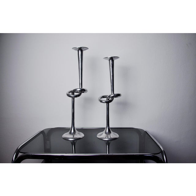 Hollywood Regency Large Knotted Candleholders in Aluminum, Italy, 1980s, Set of 2 For Sale - Image 3 of 8