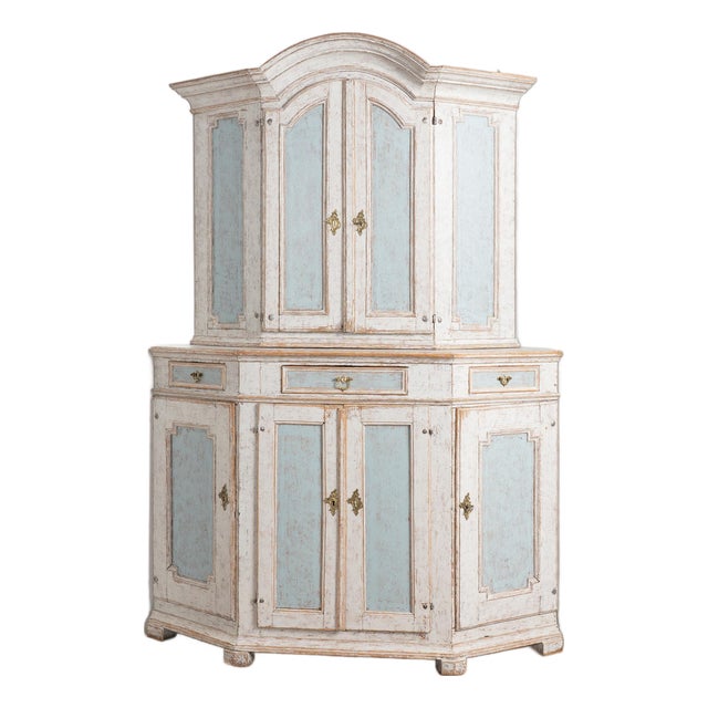 Early 19th Century Large Swedish Blue & White Swedish Corner Cabinet For Sale