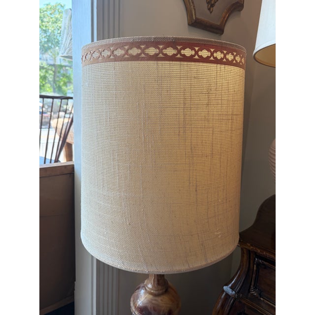 Neoclassical Vintage Italian Honey Onyx Table Lamp For Sale - Image 3 of 4