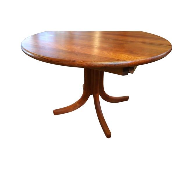 A wonderful and very stylish Danish teak dining table from the 1960s. with its practical diameter of 110 cm, the table is...