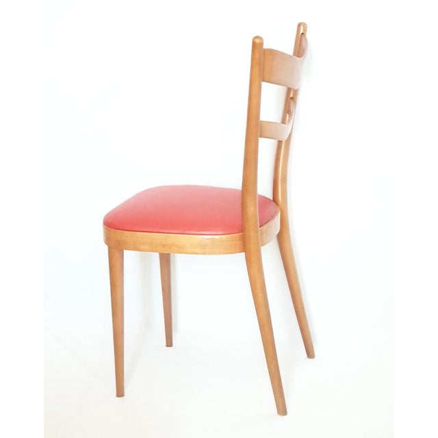 A typical Italian chair from the 1960s, distinguished by its high-quality backrest design. Depth: approx. cm Width: 39 cm...