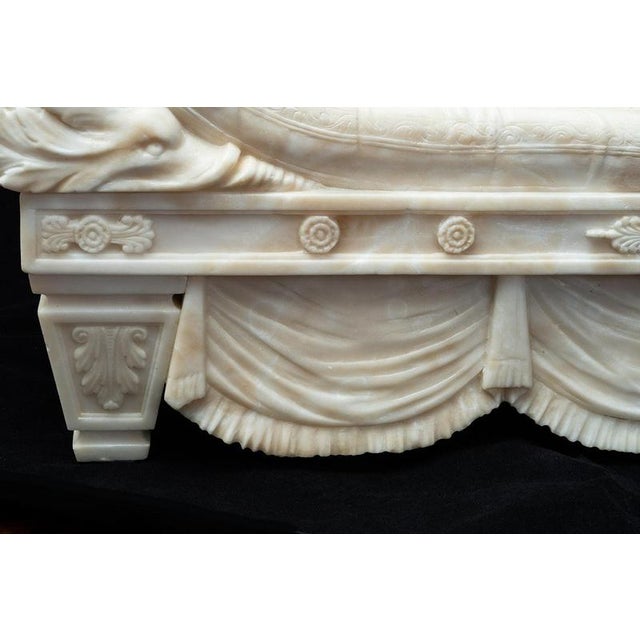 19th Century Neo-Classical Alabaster Sculpture Depicting Nude Paolina Buonaparte, France For Sale - Image 3 of 6