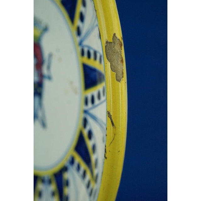 Antique Italian Ceramic Plate with Noble Coat of Arms from Montelupo Manufacture, 1700s For Sale - Image 9 of 18