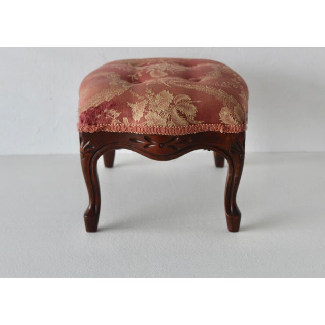 Red French Louis XV-style Carved Wood Upholstered Tufted Cabriole Legs Footstool Ottoman Vintage For Sale - Image 8 of 14