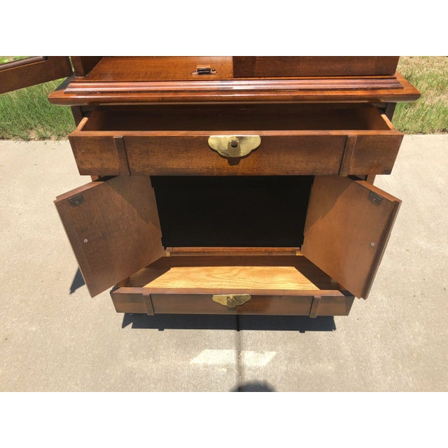 1970s Mid Century Modern Ming Pagoda Top Campaign China Cabinet For Sale - Image 10 of 13