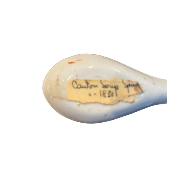 Early 19th Century Rose Medallion Chinese Qing Porcelian Soup Spoon, Circa 1830 For Sale - Image 5 of 10