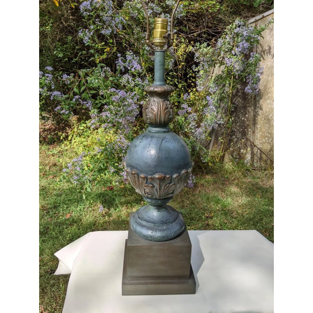 Neoclassical 1950s Chapman Neoclassical Ceramic Table Lamp Acanthus Globular Vase on Pedestal For Sale - Image 3 of 12
