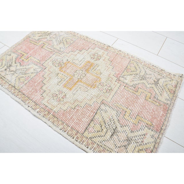 Turkish Mid 20th Century Anatolian Whisper Kilim Rug For Sale - Image 3 of 5