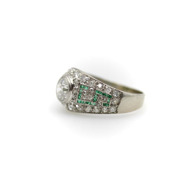 1920s Art Deco Platinum Diamond Emerald and Pave Diamond Ring, Size 7.5 For Sale In Los Angeles - Image 6 of 10
