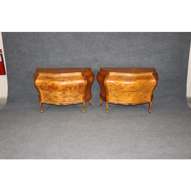 Wood Pair of Vintage Italian Bombe Burled 4 Drawer Commodes For Sale - Image 7 of 14