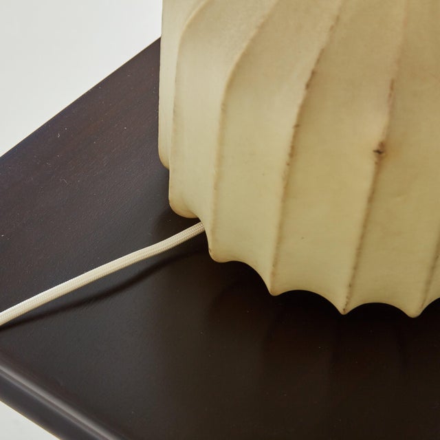 Cream Large ‘Gatto’ Cocoon Table Lamp by Achille & Pier Giacomo Castiglioni for Flos For Sale - Image 8 of 11