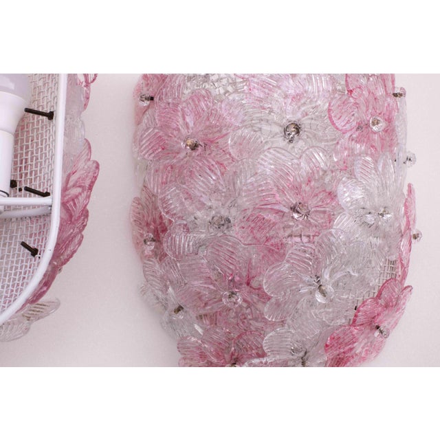 Pretty pair of wall light with Murano glass flowers, made by Seguso for Venini, Italy, 1970s. White-painted metal ceiling...