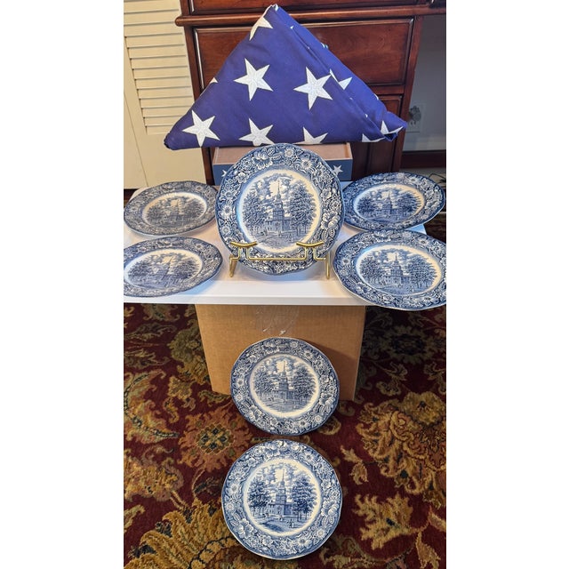 Blue 1970s Liberty Blue “Independence Hall” Ironstone Plates | English Transferware Americana Wall Collection - Set of 7 For Sale - Image 8 of 14