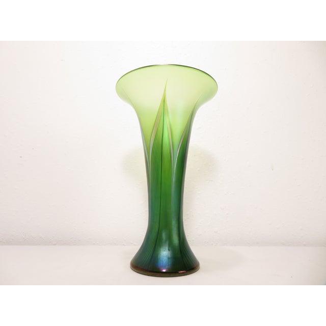 Very nice 10.25" tall, Lundberg Studios pulled feather art glass vase. Gorgeous iridescent matte satin green colors really...