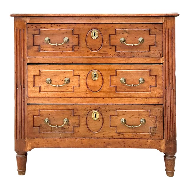 Vintage Louis XV Fluted Chest of Drawers For Sale