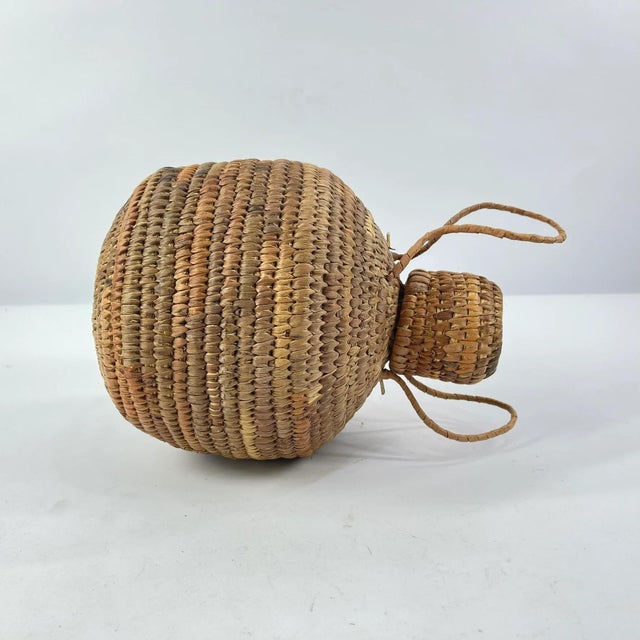Textile Early 20th Century Ndebele Lidded Basket MATTER COLLECTION For Sale - Image 7 of 8