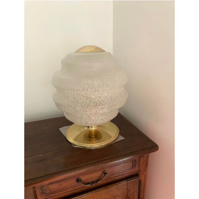 An elegant ball lamp attributed to the Clichy glassworks, typical of 1970s design. It features a stunning shade made of...