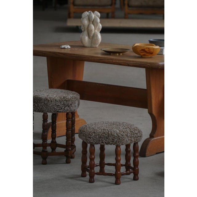 Mid-Century Modern Hexagon Oak Stool with Lambswool Seat and Bobbin Legs, 1950s For Sale - Image 11 of 17