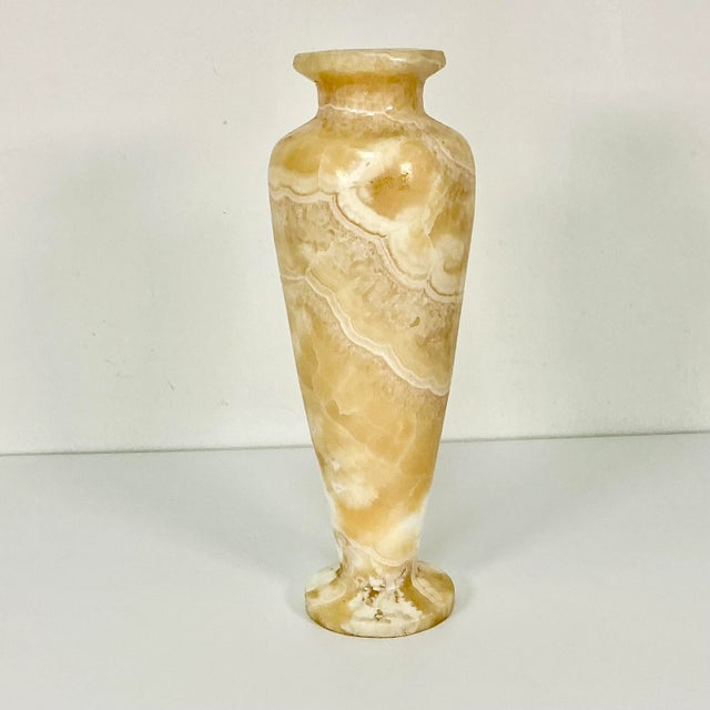 1970s Vintage Hollywood Regency Italian Marble Vase. For Sale - Image 4 of 12