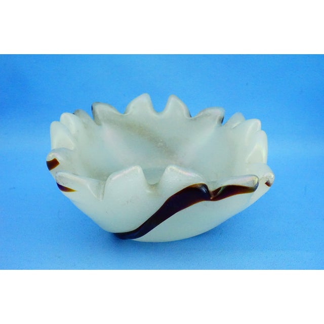 1950s 20th Century Iridato Milk Glass Pocket Emptier by Dino Martens for Toso-Murano, Italy, 1950s For Sale - Image 5 of 18