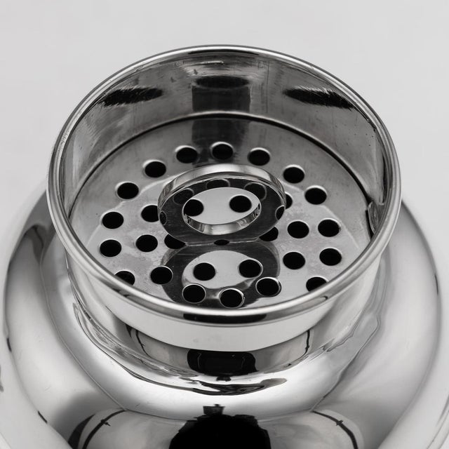 Metal Vintage English Art Deco Silver Cocktail Shaker from Mappin & Webb, 1930s For Sale - Image 7 of 15