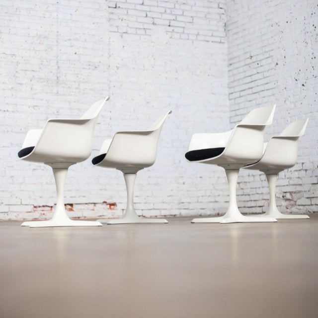 Mid-20th Century Mid Century Modern Burke Tulip Swivel No 116 Armchairs White Shell Black Cushions Set of 4 For Sale - Image 9 of 18