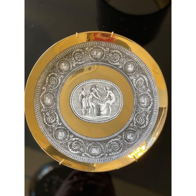 Metal Cammei Mythological Collection Plates in Ceramic and Gold Leaf, 1960s, Set of 6 For Sale - Image 7 of 18