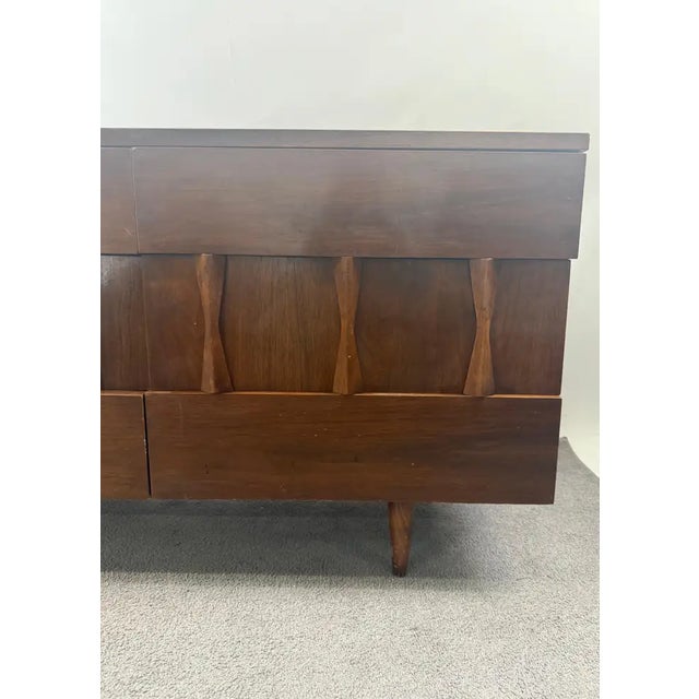 Mid-Century Modern American of Martinsville Walnut 9-Drawer Dresser or Credenza For Sale - Image 11 of 18